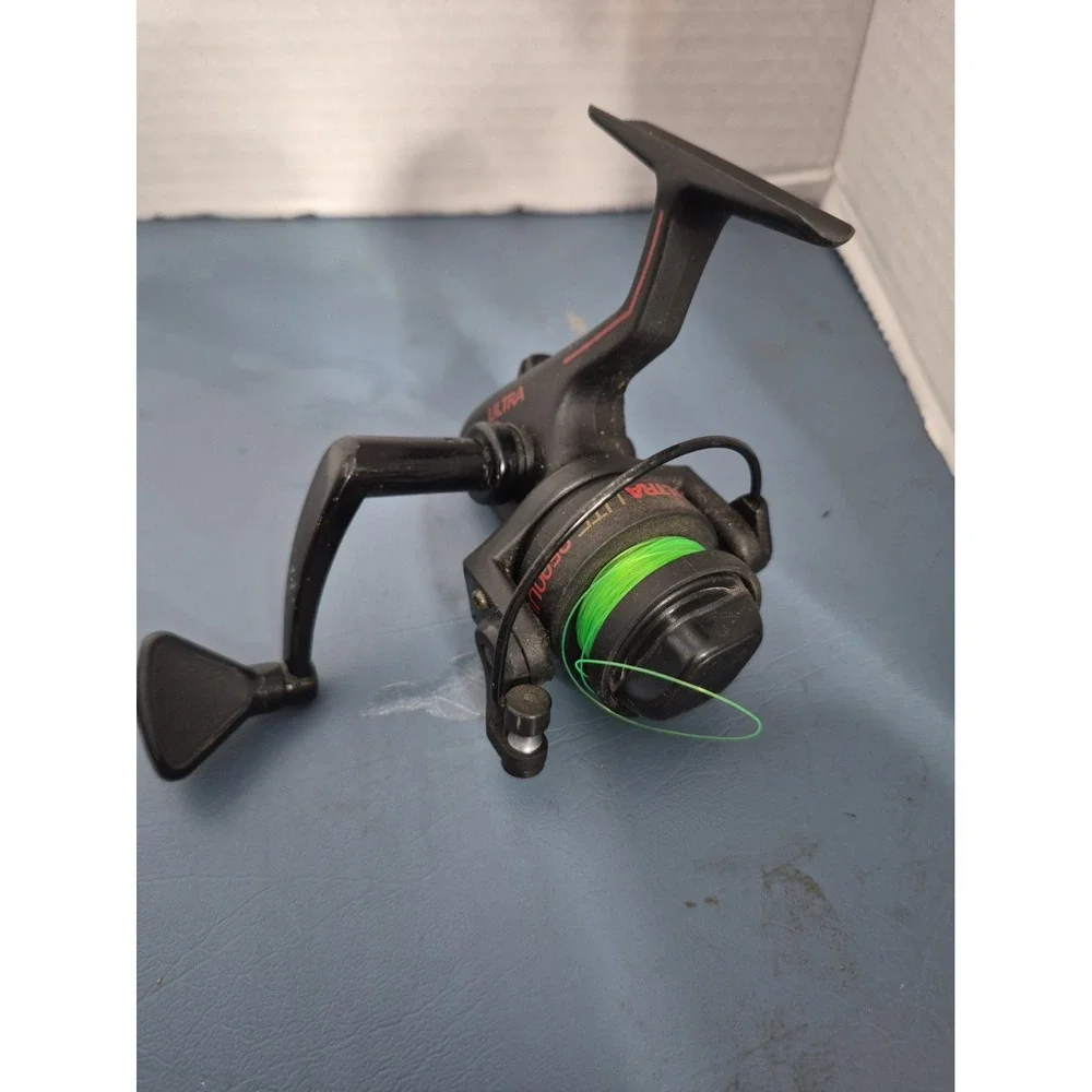 Shakespeare Ultra Lite 2500ULX Spinning Fishing Reel. Preowned.